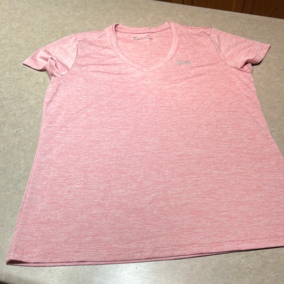 UA women shirt - Picture 1 of 3